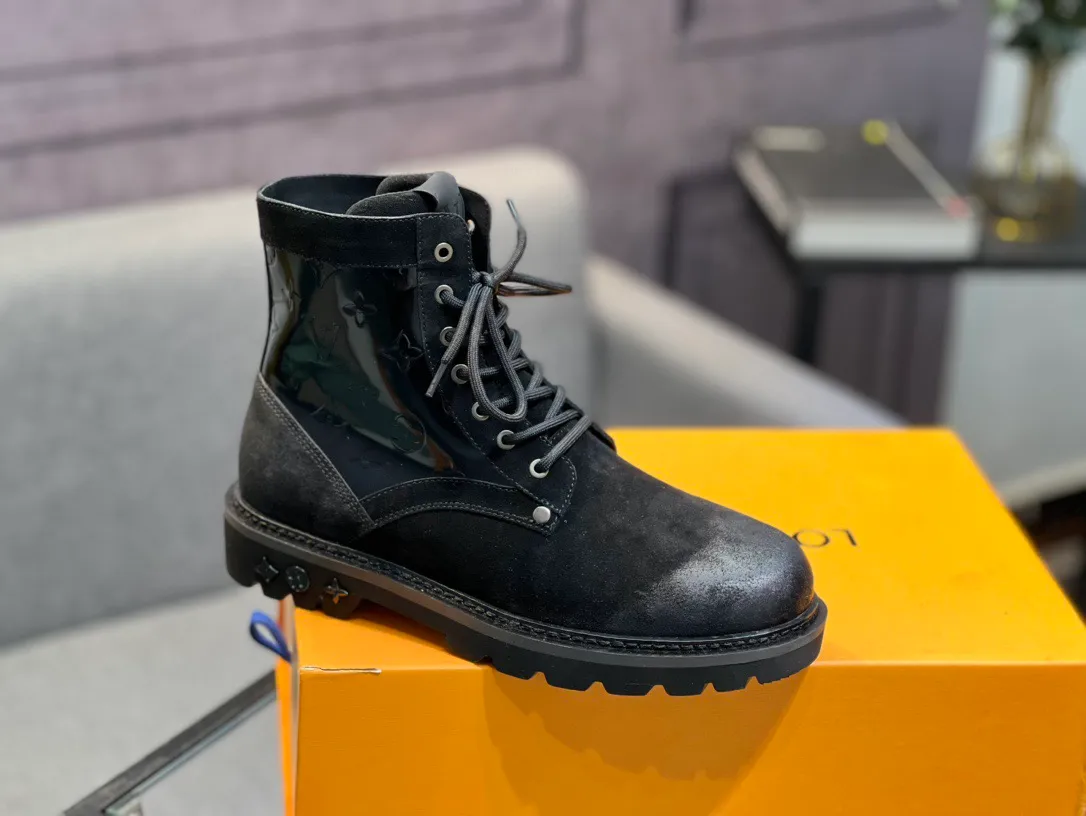 Men's shoes 💰920 L Home - the latest LV men's business casual boots, luxury and nobility are a must. They are all made of imported original first-layer cowhide, just to create a more comfortable wearing experience. ➕Top imported water-dyed full cow lining, original high wear-resistant outsole! 👏👏 Size: Male 39-44; (38 45 46 customized)
